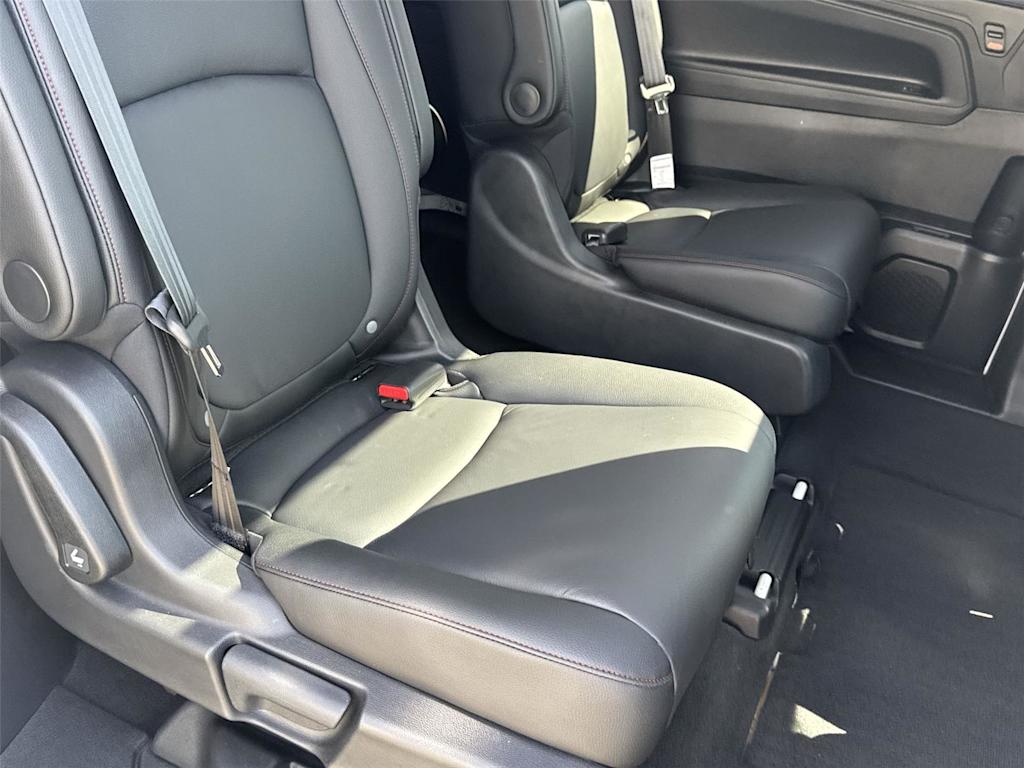 Thumbnail: 2026 Honda Odyssey - 8