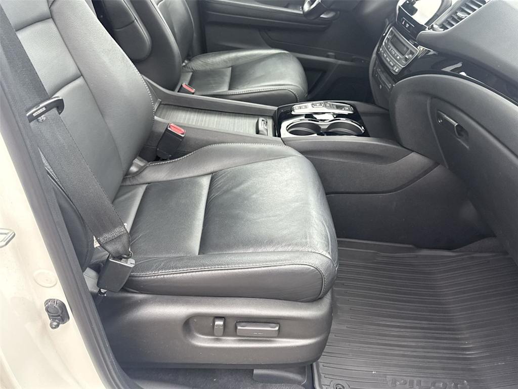 Thumbnail: 2019 Honda Pilot - 9