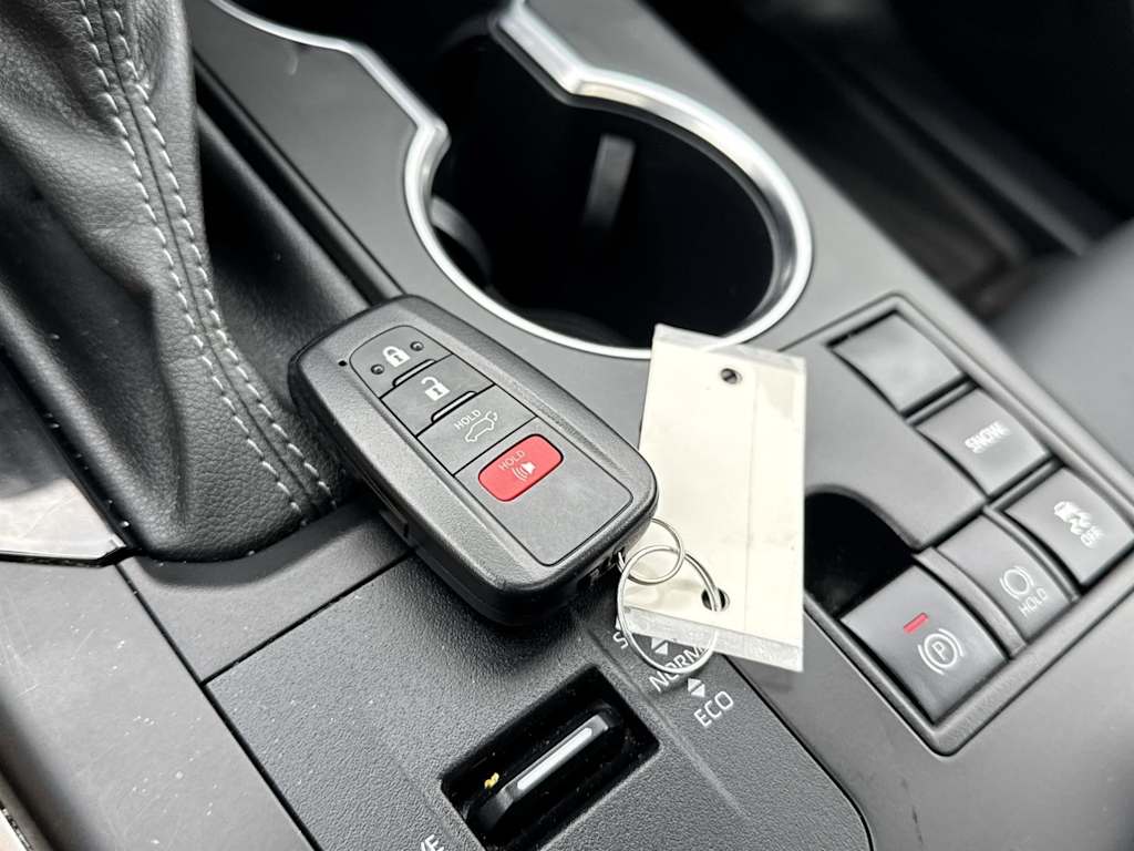 2023 Toyota Highlander XLE 33