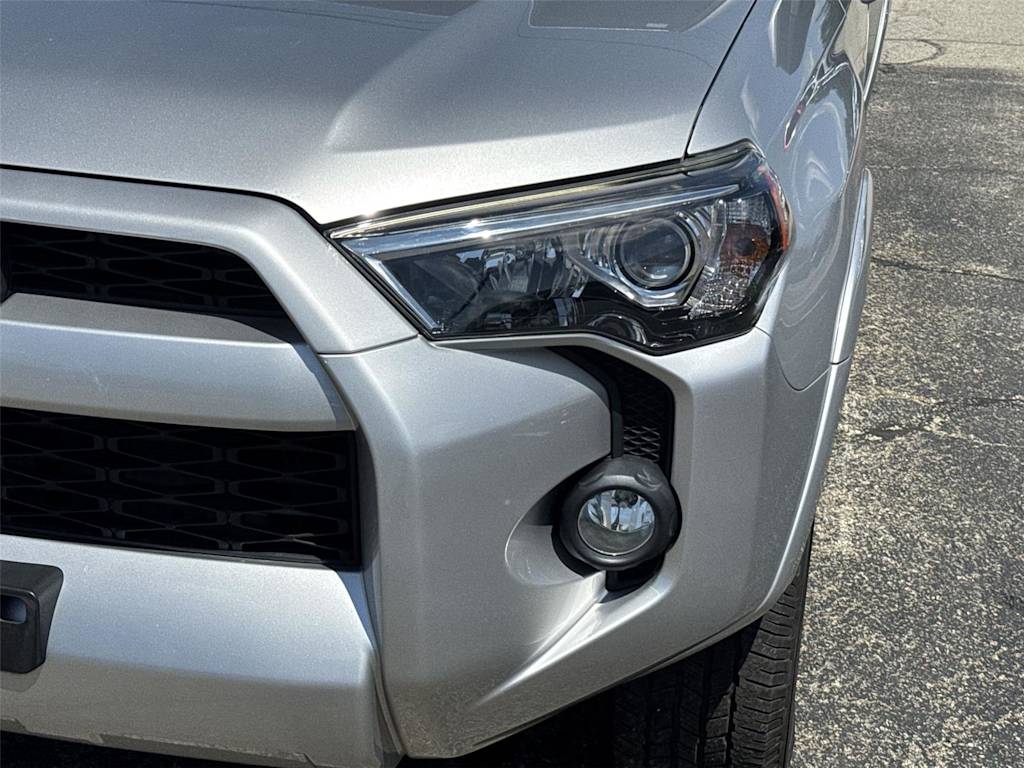 Thumbnail: 2015 Toyota 4Runner - 20