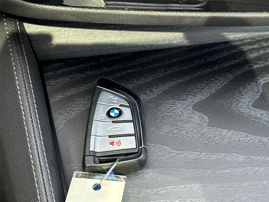 Thumbnail: 2022 BMW 5 Series - 28