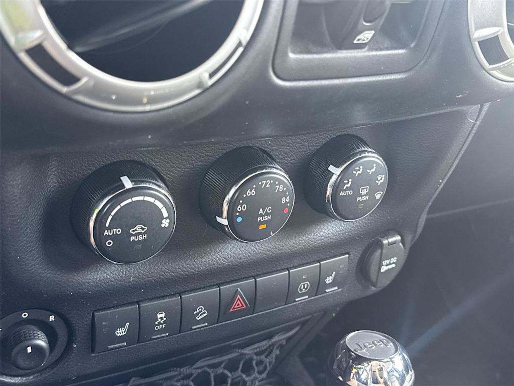 Thumbnail: 2016 Jeep Wrangler - 22