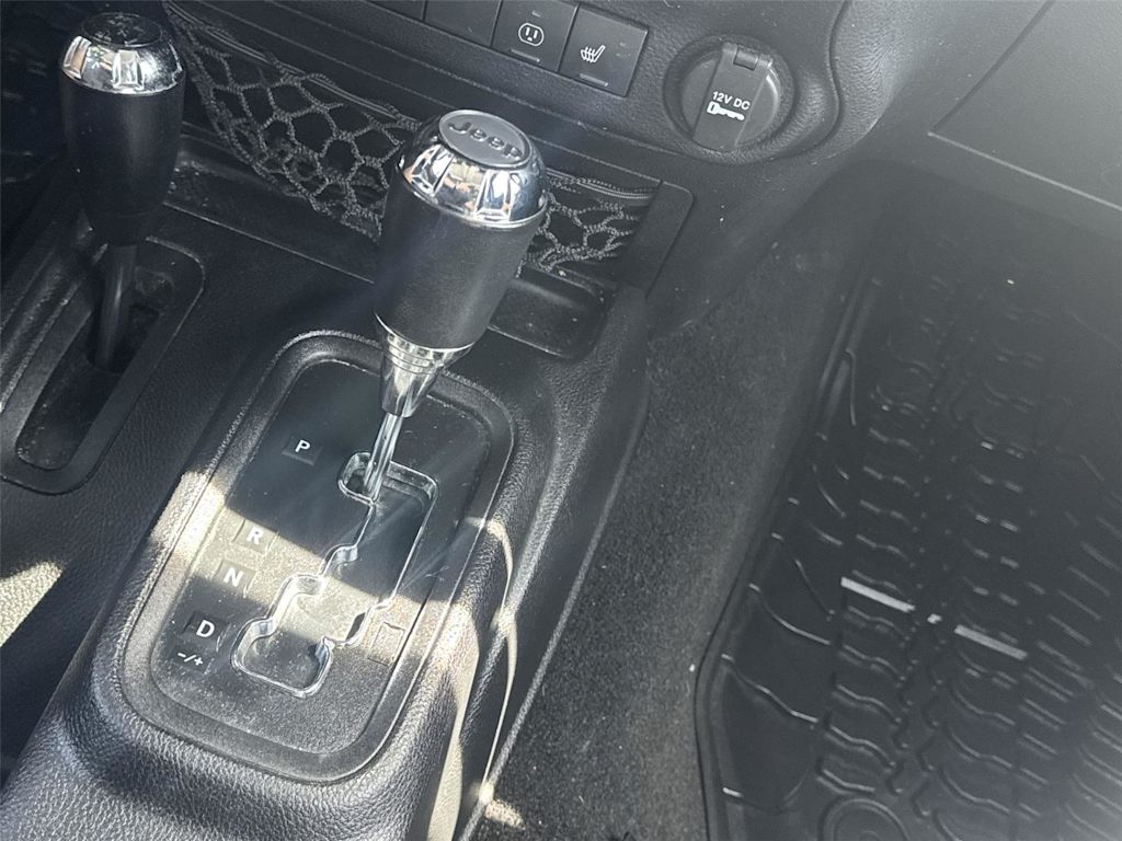 Thumbnail: 2016 Jeep Wrangler - 10