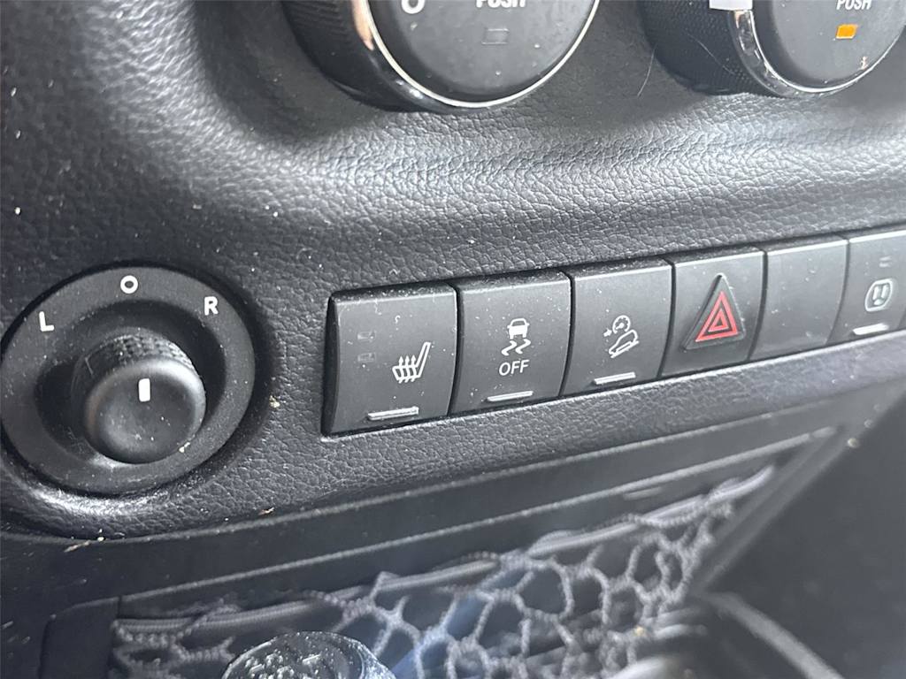 Thumbnail: 2016 Jeep Wrangler - 23