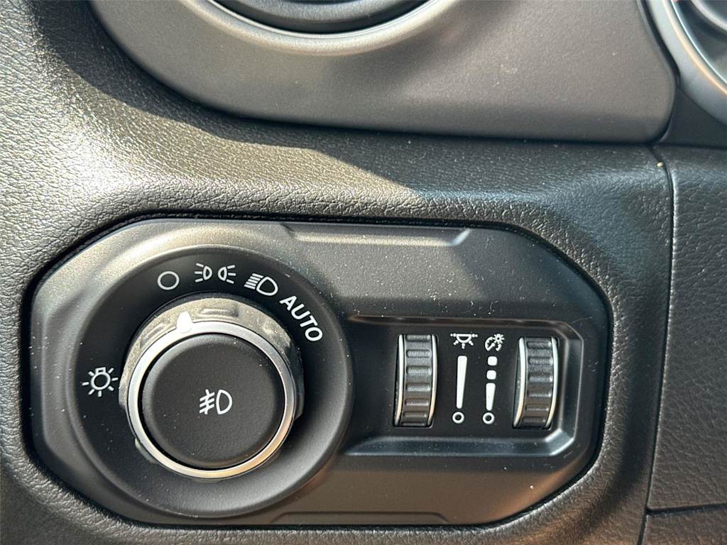 Thumbnail: 2020 Jeep Wrangler - 24