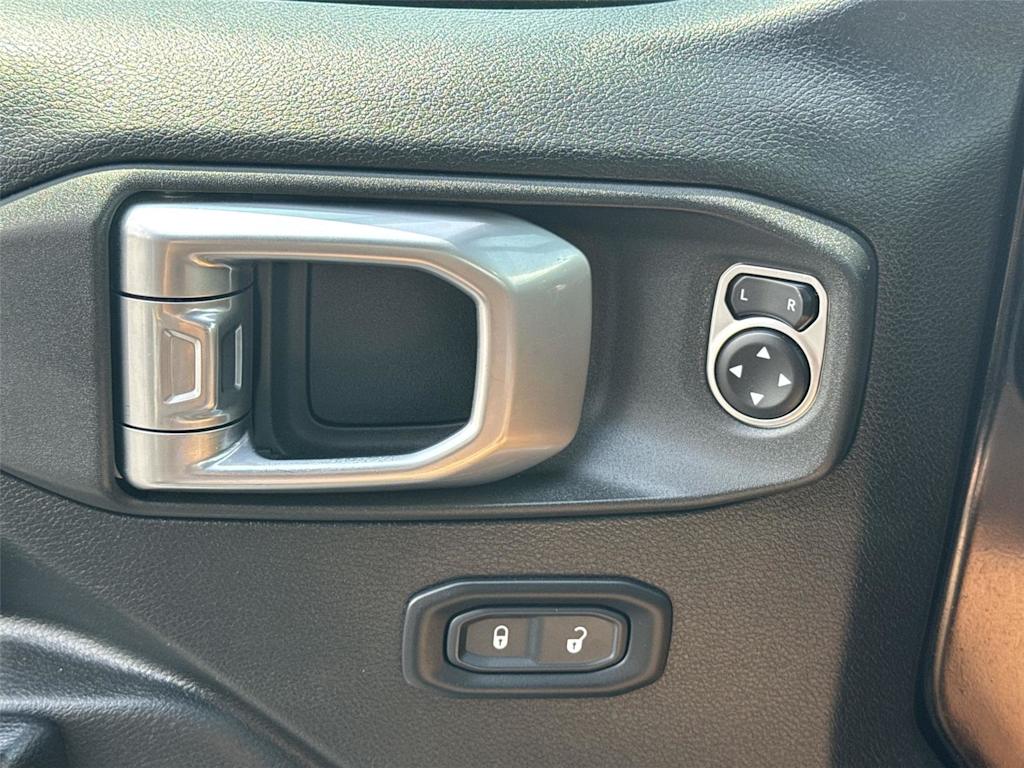 Thumbnail: 2020 Jeep Wrangler - 23