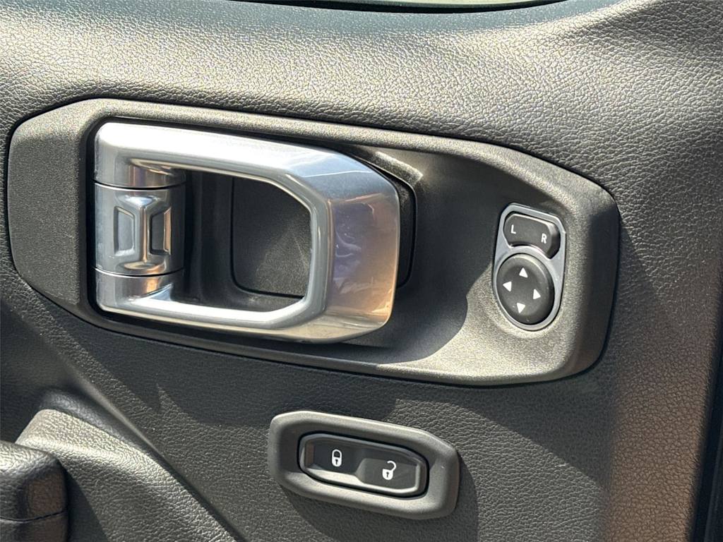 Thumbnail: 2022 Jeep Wrangler - 21