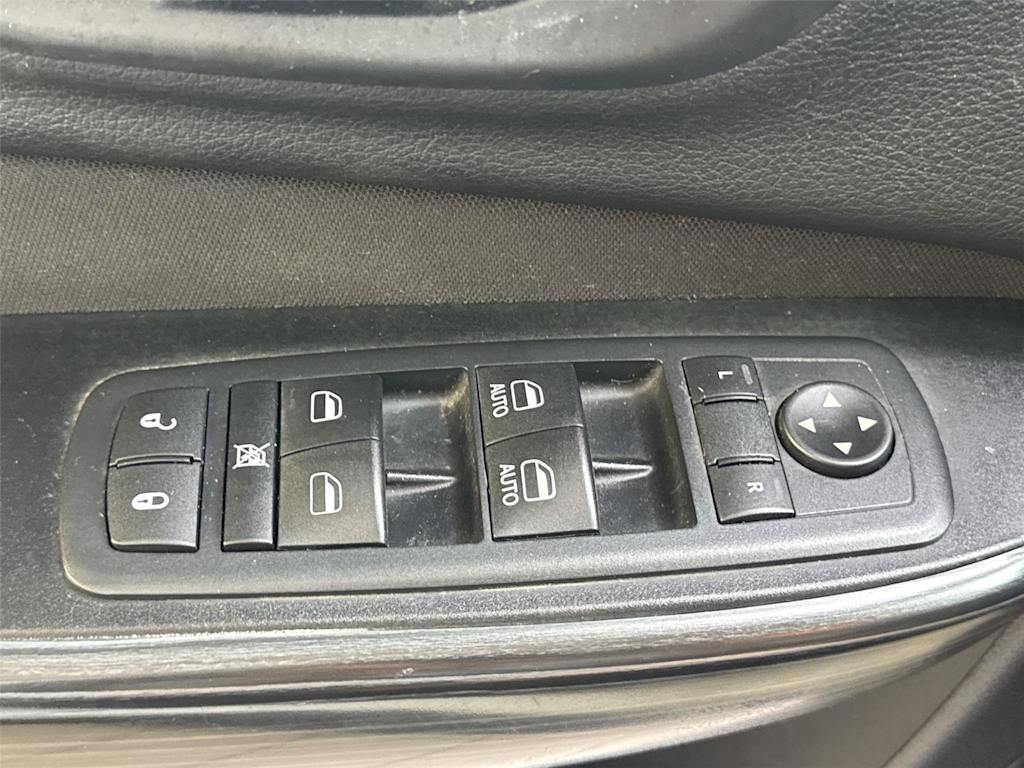 Thumbnail: 2017 Jeep Cherokee - 20