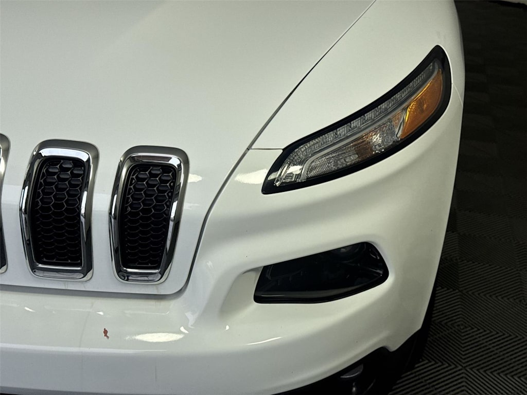 Thumbnail: 2017 Jeep Cherokee - 16