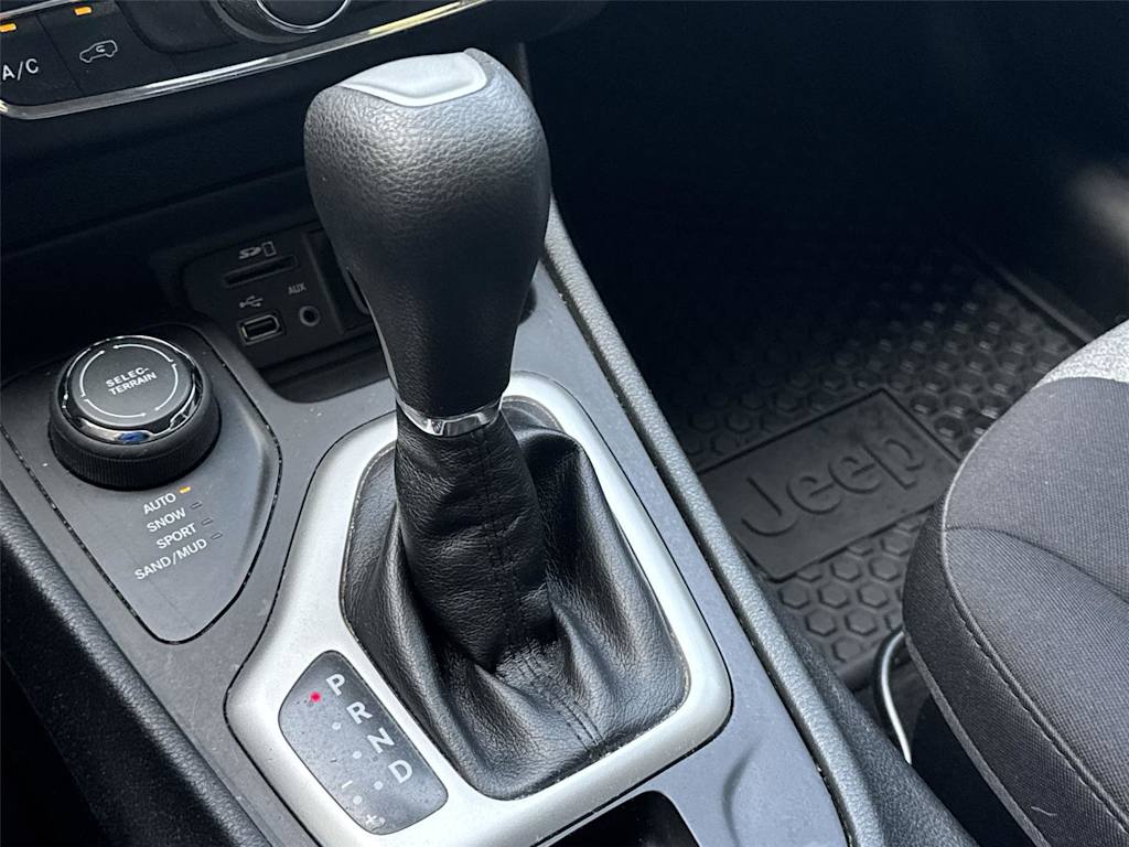 Thumbnail: 2014 Jeep Cherokee - 11