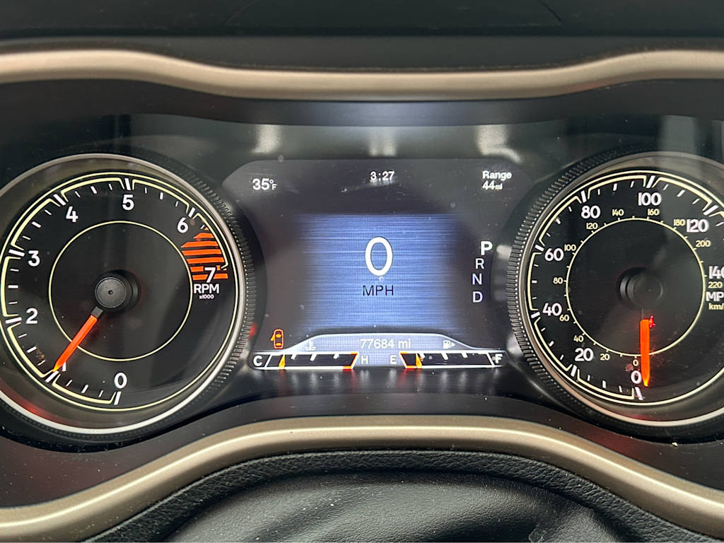 Thumbnail: 2018 Jeep Cherokee - 12