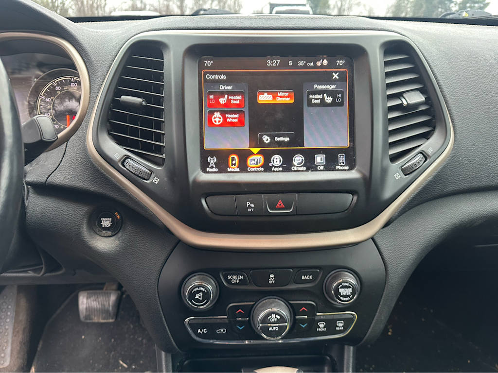 Thumbnail: 2018 Jeep Cherokee - 11