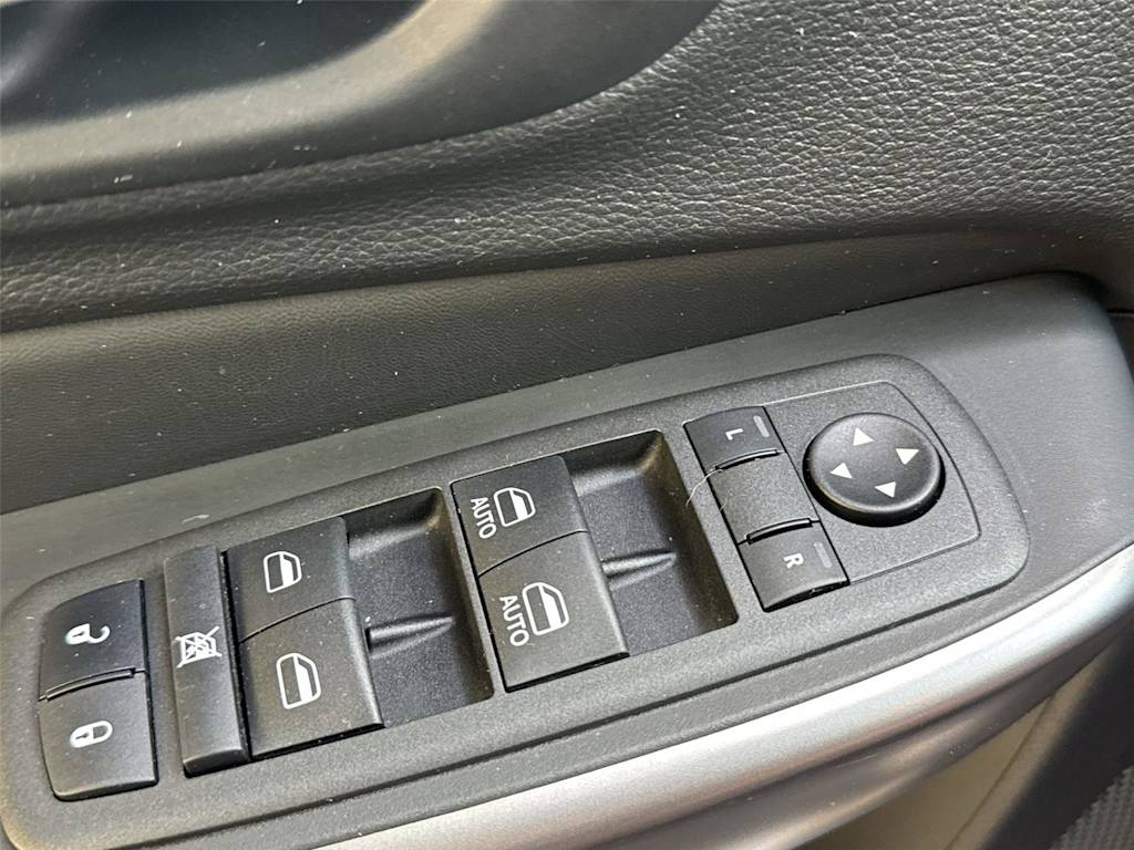 Thumbnail: 2022 Jeep Cherokee - 23