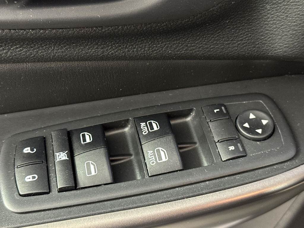 Thumbnail: 2019 Jeep Cherokee - 23