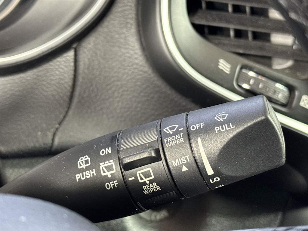 Thumbnail: 2019 Jeep Cherokee - 28