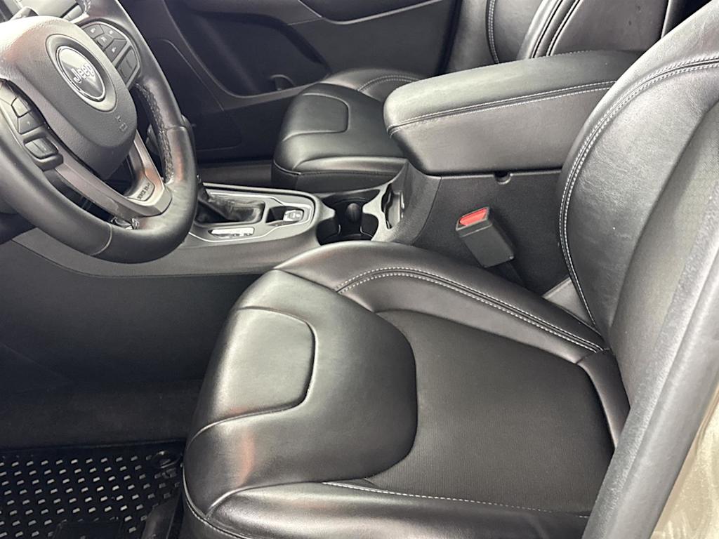 Thumbnail: 2019 Jeep Cherokee - 7