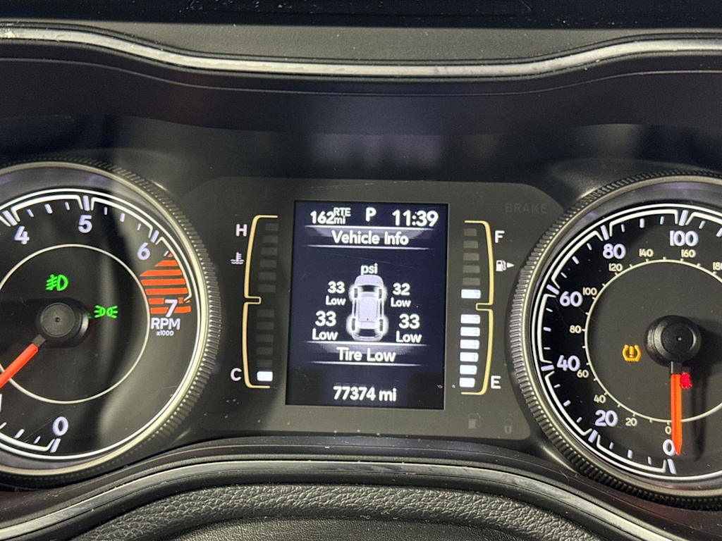 Thumbnail: 2019 Jeep Cherokee - 12