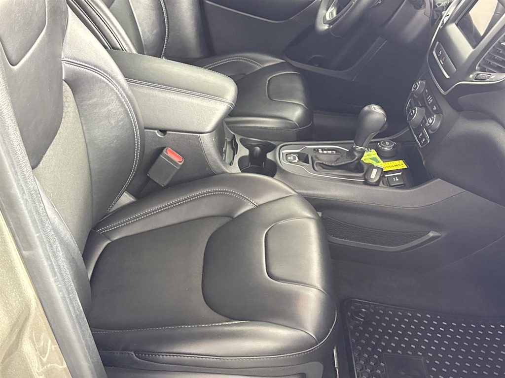 Thumbnail: 2019 Jeep Cherokee - 19