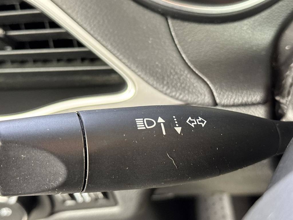 Thumbnail: 2019 Jeep Cherokee - 27