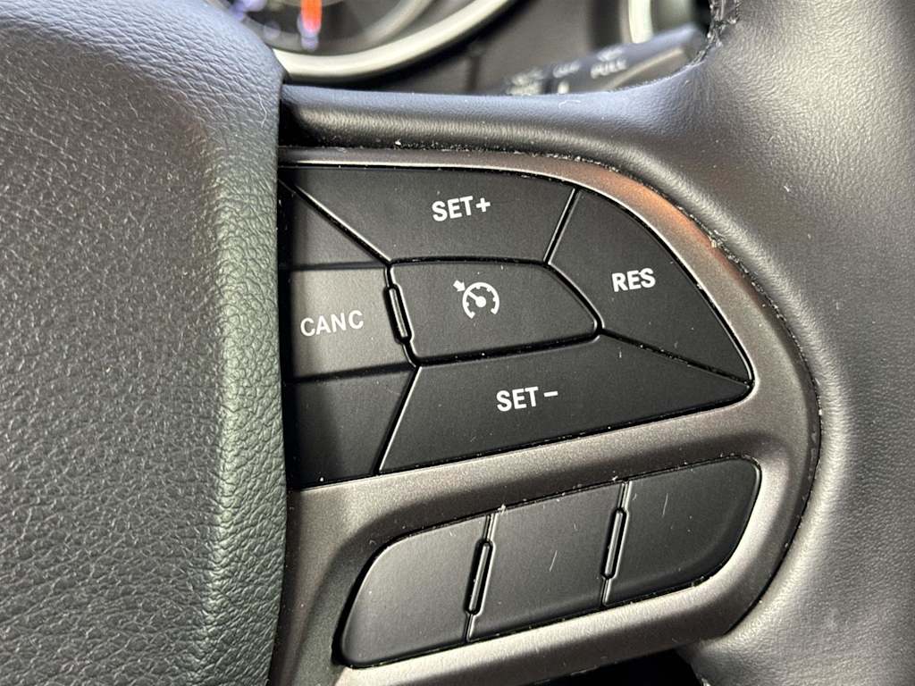 Thumbnail: 2019 Jeep Cherokee - 26