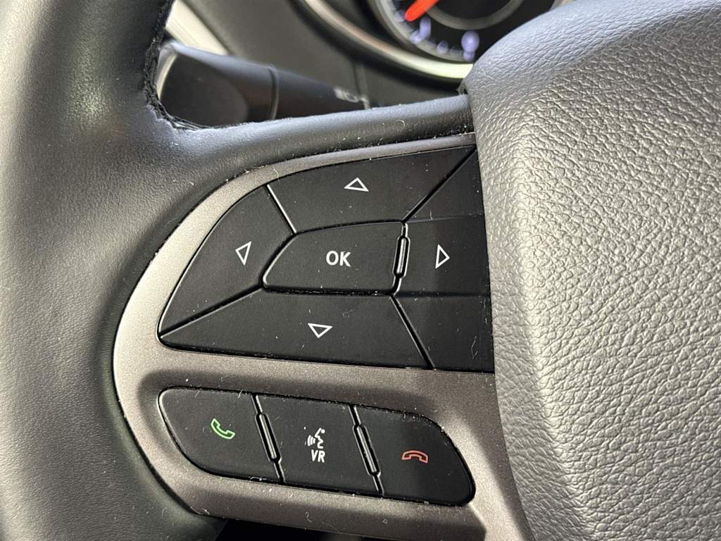 Thumbnail: 2019 Jeep Cherokee - 25