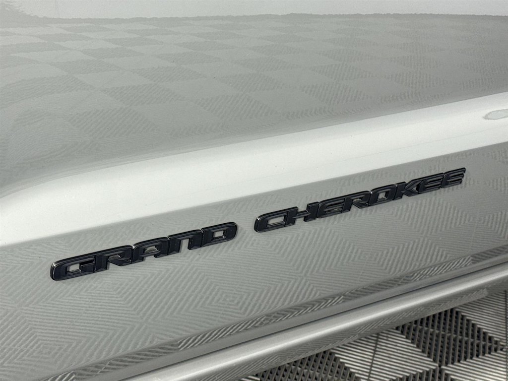 Thumbnail: 2020 Jeep Grand Cherokee - 6