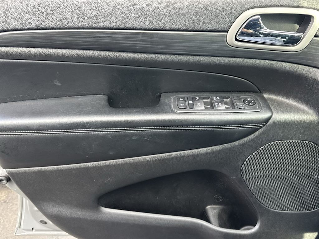 Thumbnail: 2020 Jeep Grand Cherokee - 24