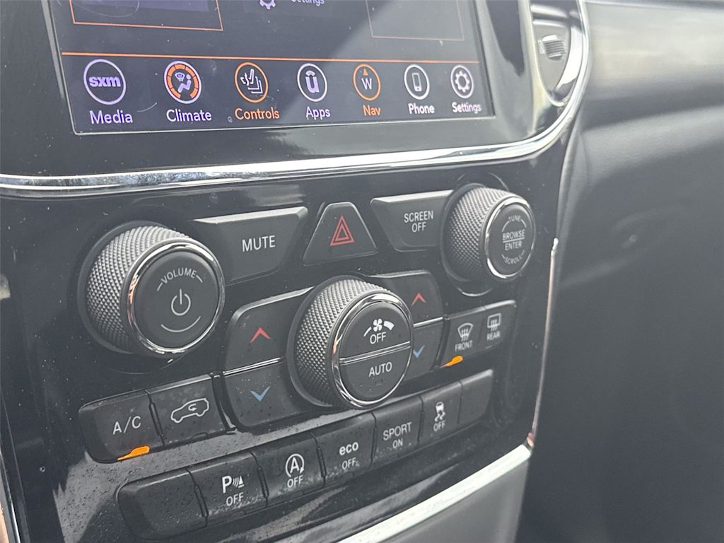 Thumbnail: 2020 Jeep Grand Cherokee - 20