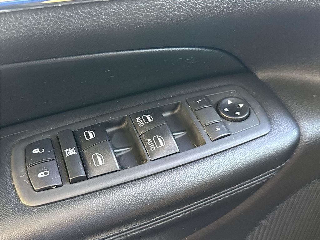 Thumbnail: 2020 Jeep Grand Cherokee - 25