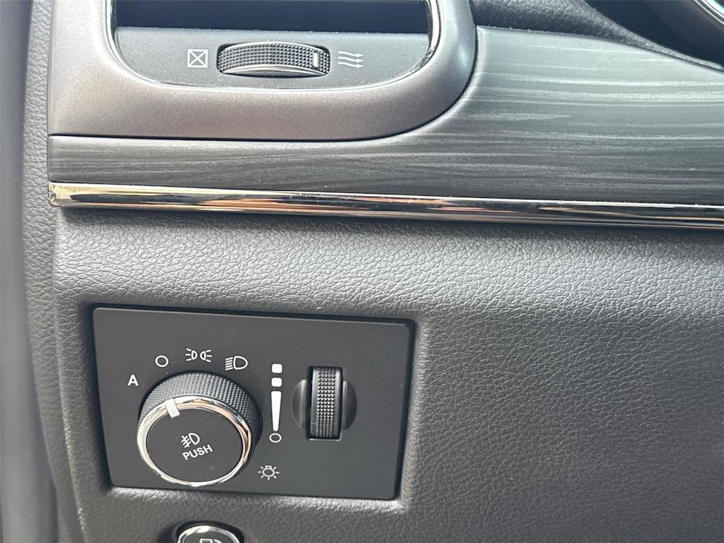 Thumbnail: 2019 Jeep Grand Cherokee - 28