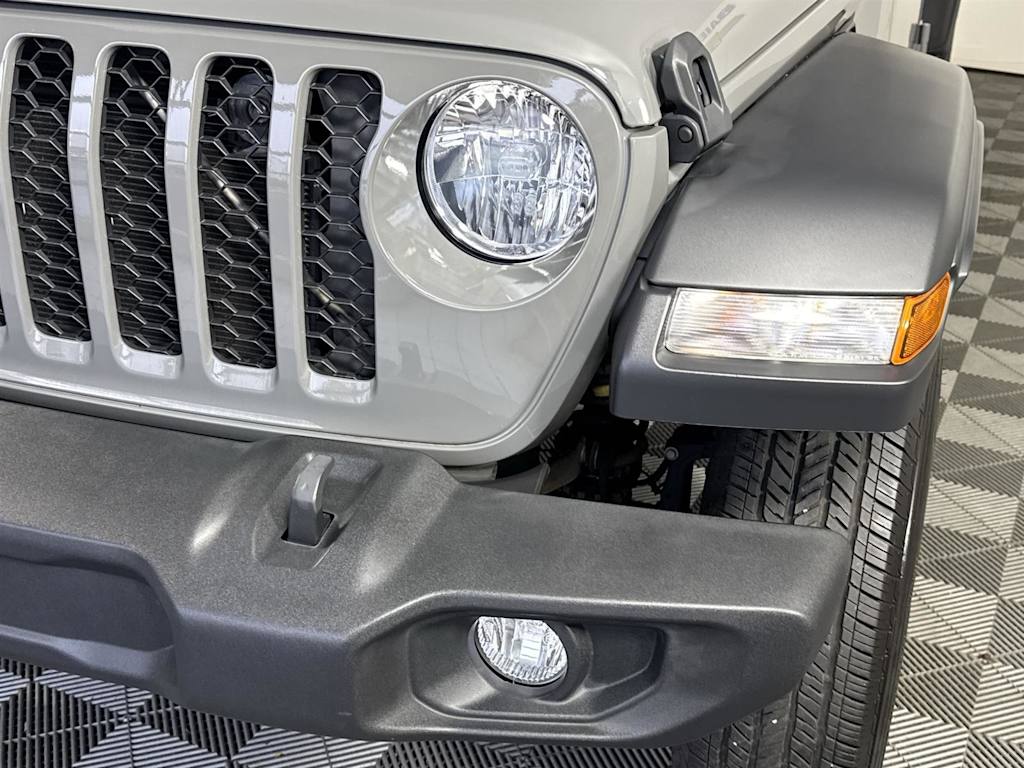 Thumbnail: 2022 Jeep Gladiator - 19