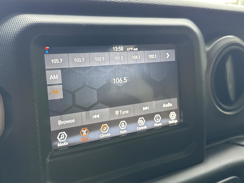 Thumbnail: 2022 Jeep Gladiator - 11