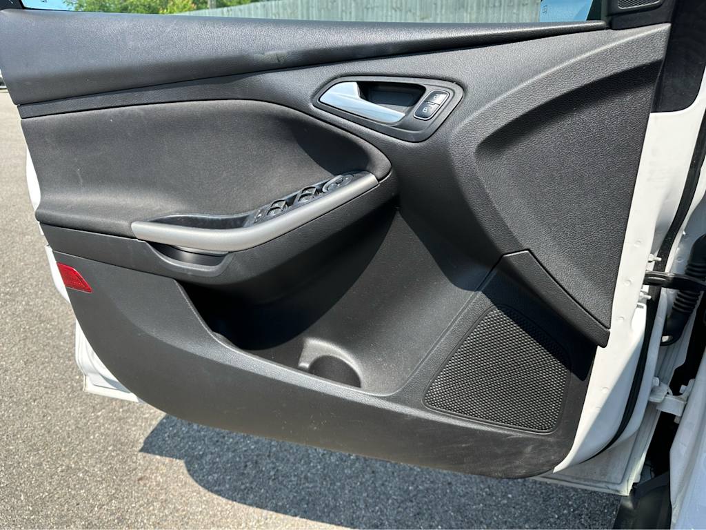 2018 Ford Focus Titanium 23