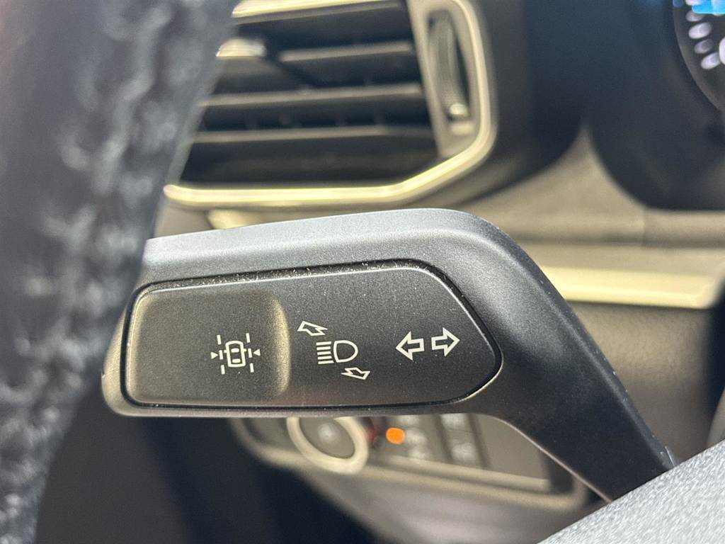 Thumbnail: 2022 Ford Explorer - 28