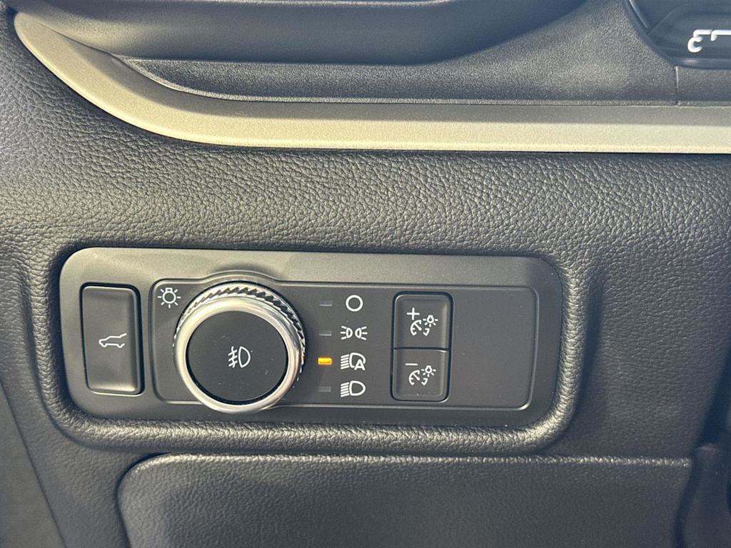 Thumbnail: 2022 Ford Explorer - 25