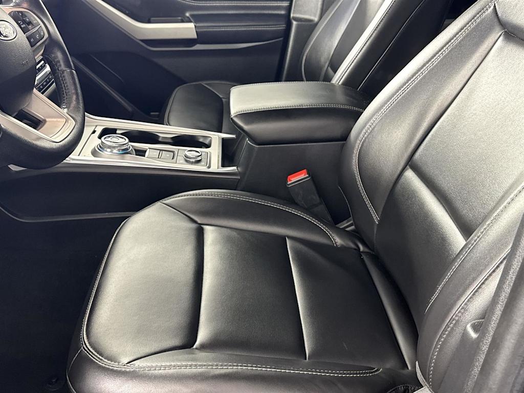 Thumbnail: 2022 Ford Explorer - 7