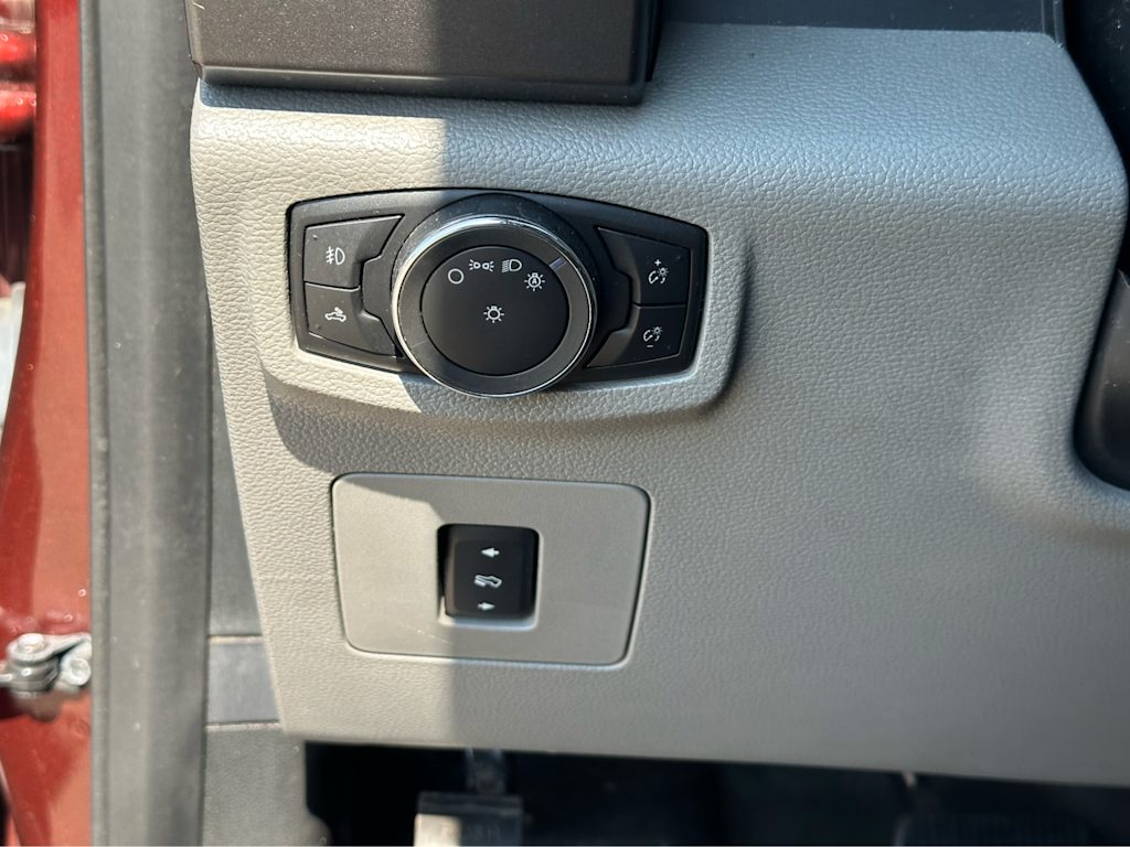 Thumbnail: 2016 Ford F-150 - 21