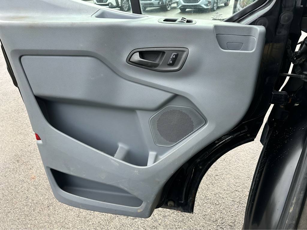 Thumbnail: 2015 Ford Transit Series - 22