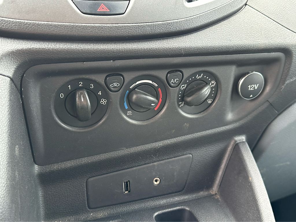Thumbnail: 2015 Ford Transit Series - 19