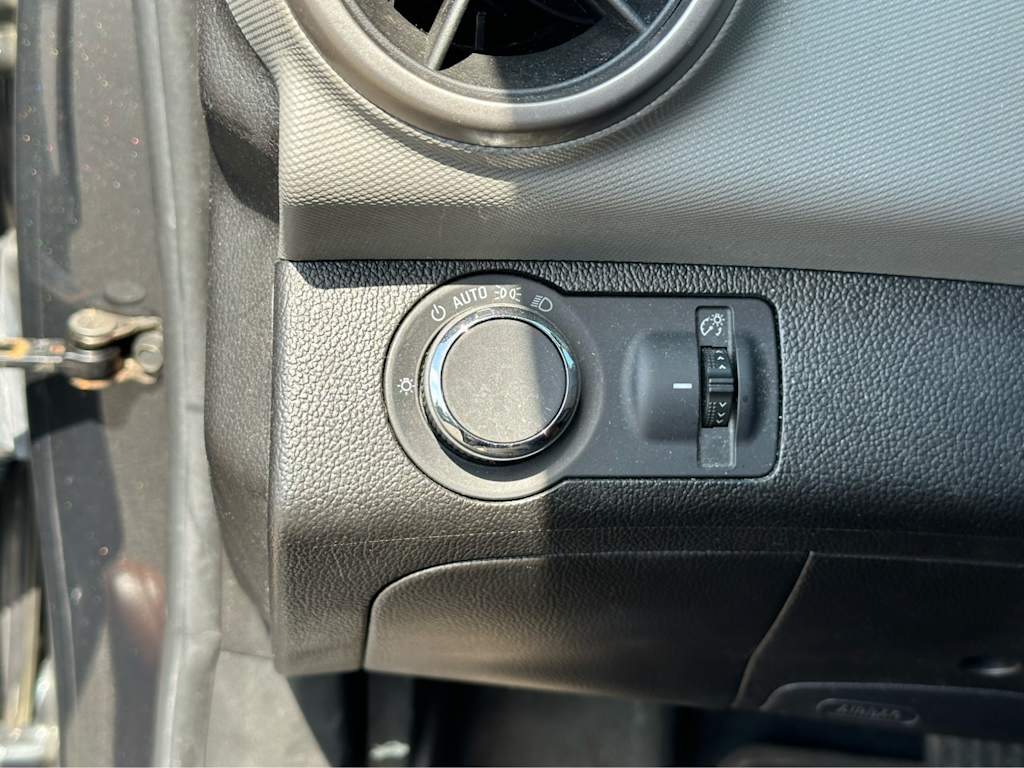 Thumbnail: 2015 Chevrolet Sonic - 18