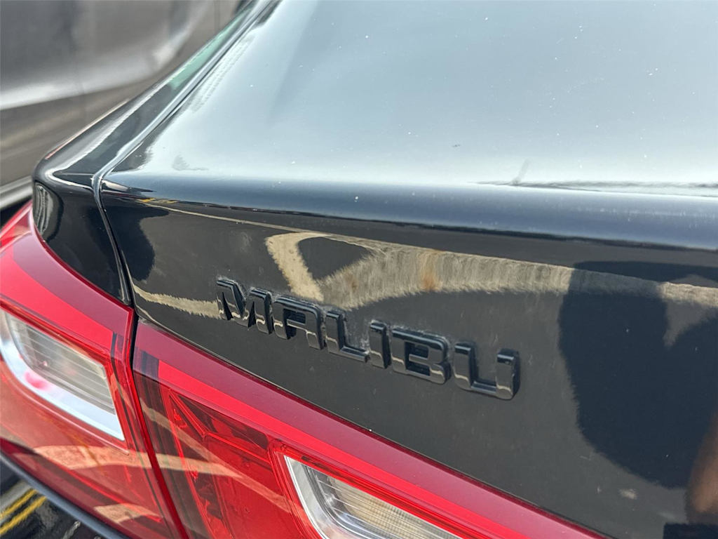 Thumbnail: 2018 Chevrolet Malibu - 17