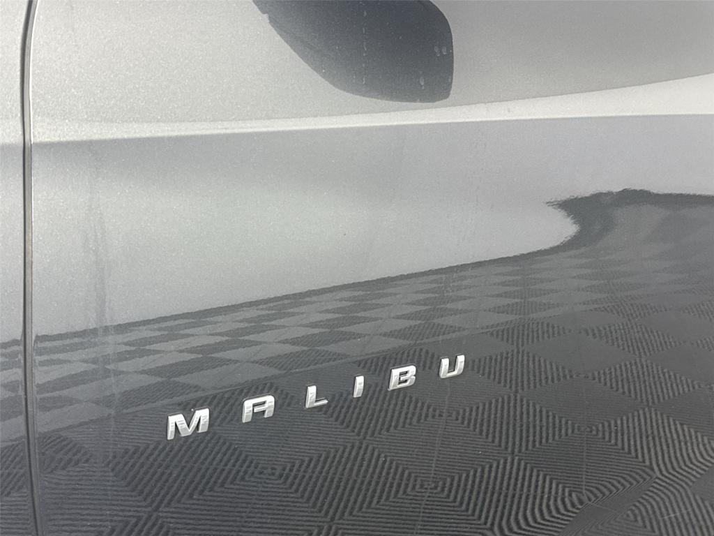 Thumbnail: 2016 Chevrolet Malibu - 17
