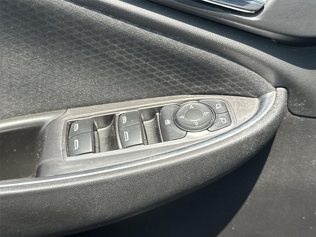Thumbnail: 2016 Chevrolet Malibu - 23