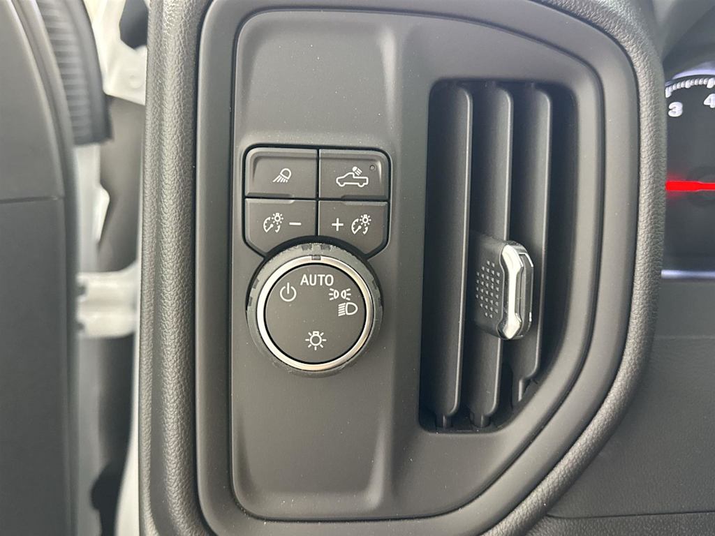 Thumbnail: 2025 Chevrolet Silverado 3500 - 24