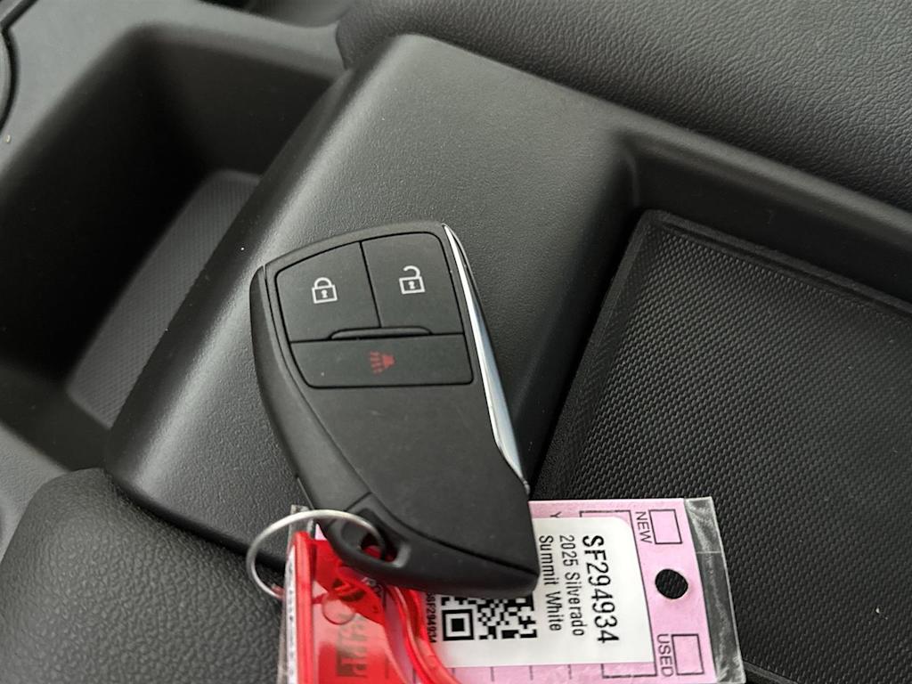 Thumbnail: 2025 Chevrolet Silverado 3500 - 31