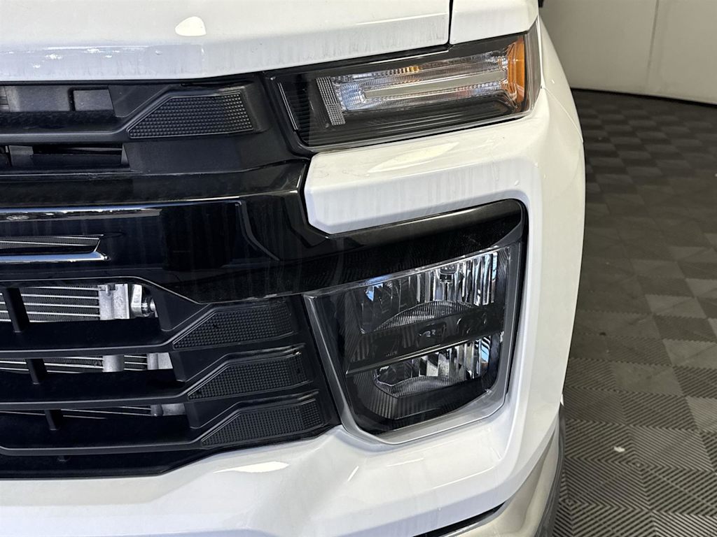 Thumbnail: 2025 Chevrolet Silverado 3500 - 18