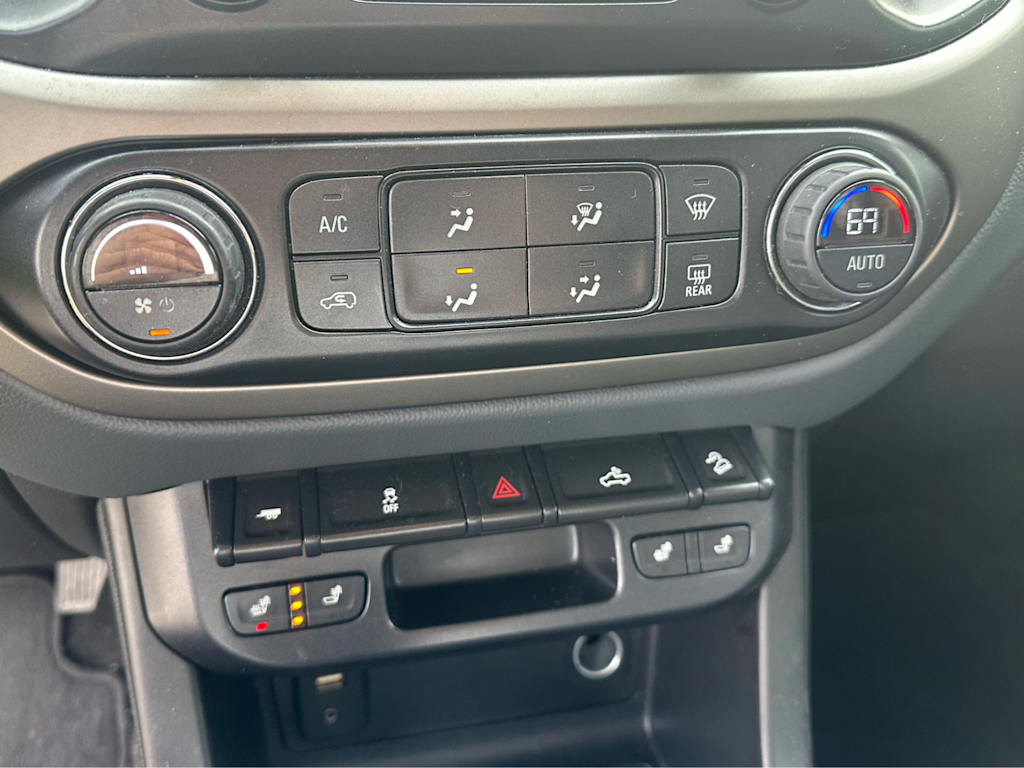 Thumbnail: 2015 Chevrolet Colorado - 18