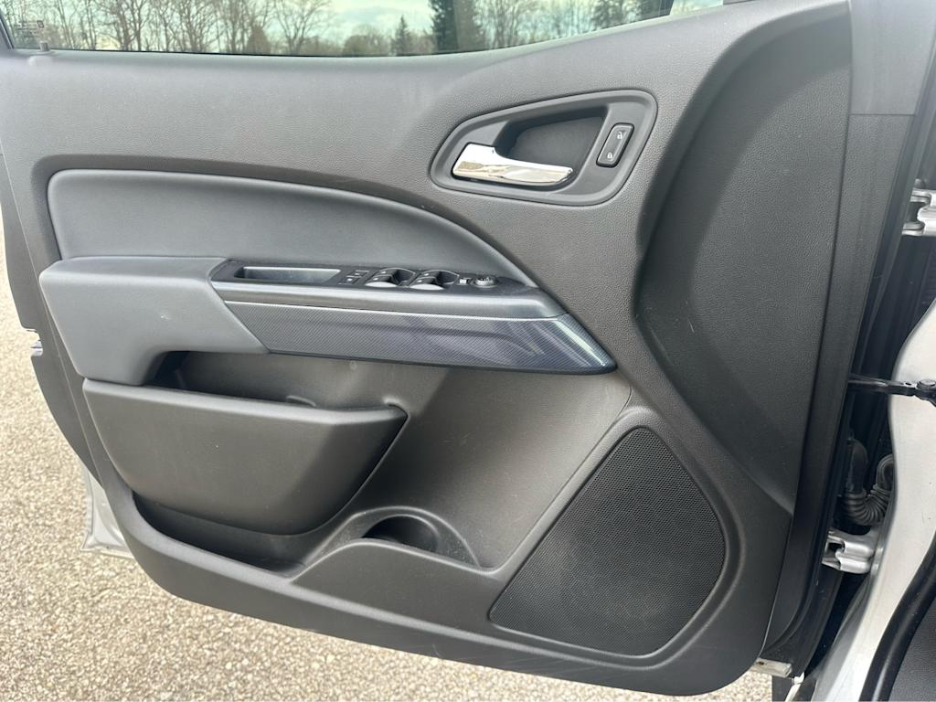 Thumbnail: 2015 Chevrolet Colorado - 21