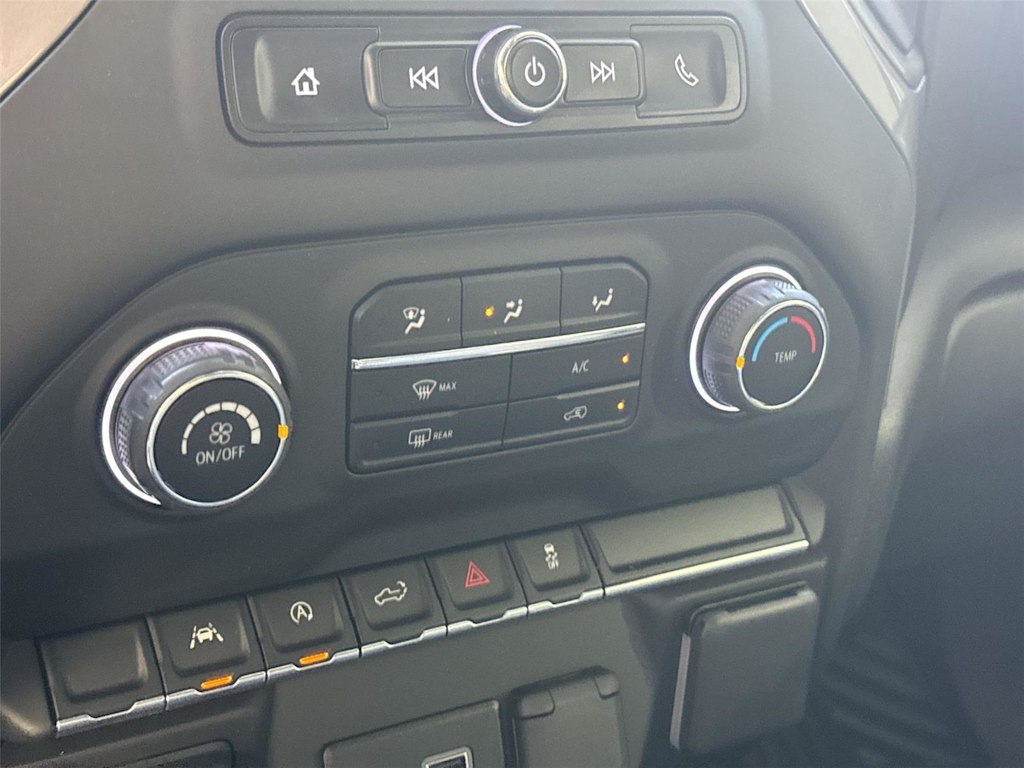 Thumbnail: 2023 Chevrolet Silverado 1500 - 21
