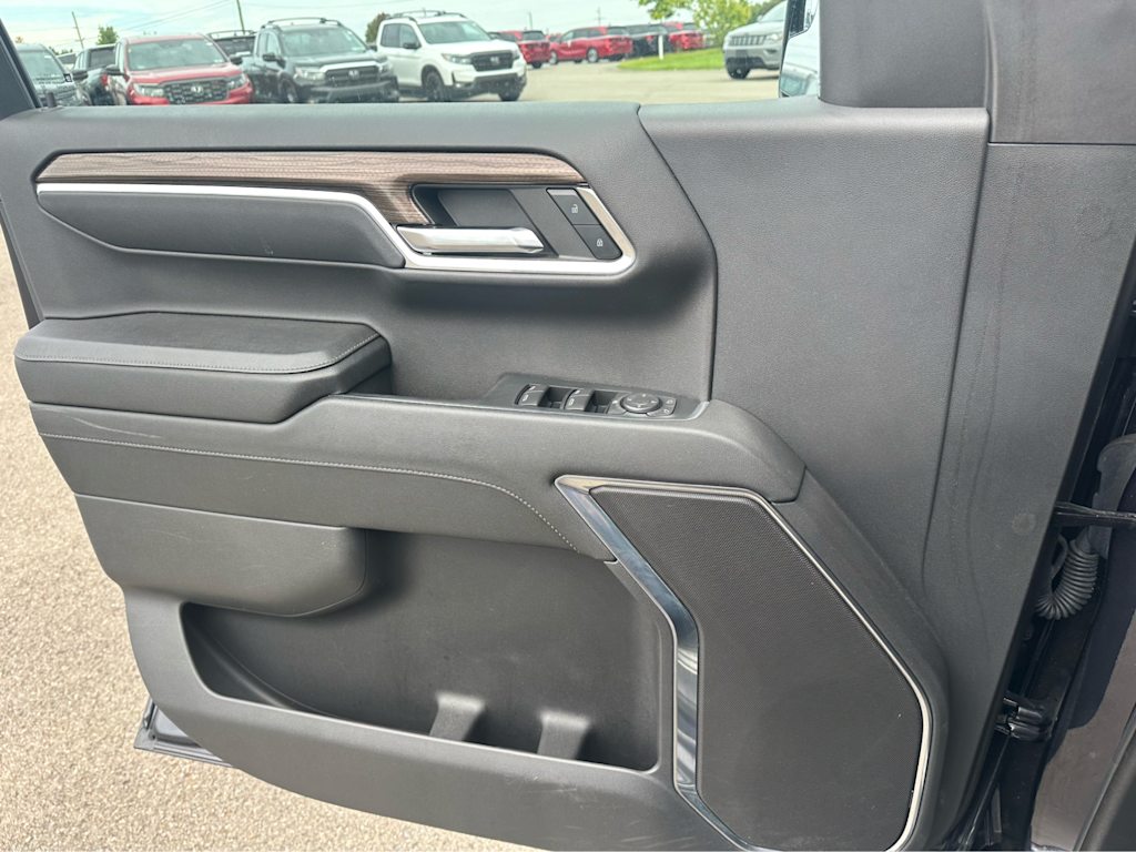 Thumbnail: 2023 Chevrolet Silverado 1500 - 21